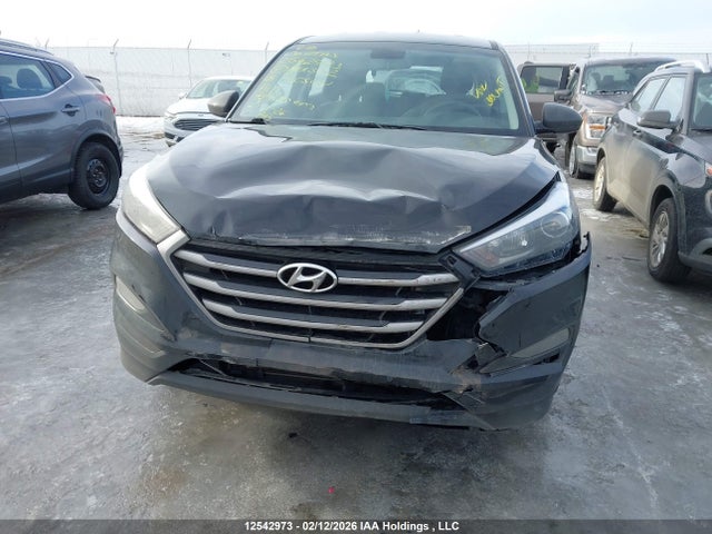 KM8J23A47JU818302 Hyundai TUCSON SE