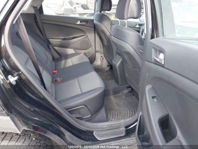 KM8J23A47JU818302 Hyundai TUCSON SE