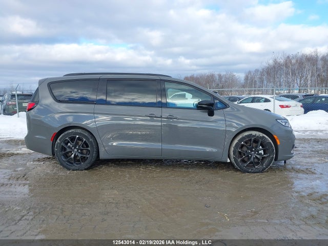 Chrysler Pacifica Limited 2025 2C4RC1GGXSR603697 Image 14