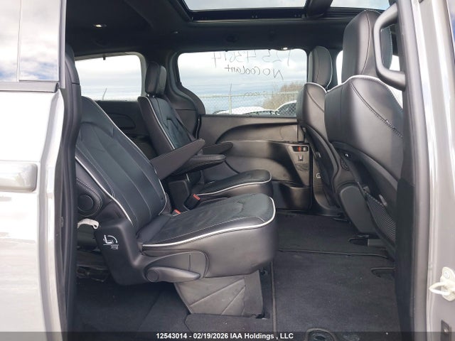 Chrysler Pacifica Limited 2025 2C4RC1GGXSR603697 Image 8