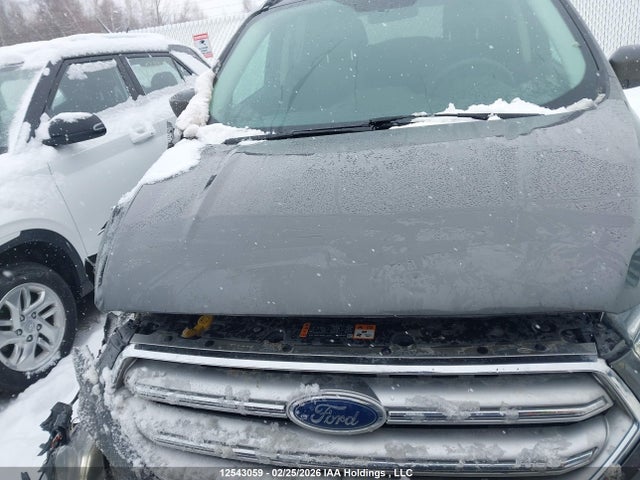 Продажа на аукционе авто 2017 Ford Escape Se, vin: 1FMCU0GD1HUB69826, номер лота: 12543059