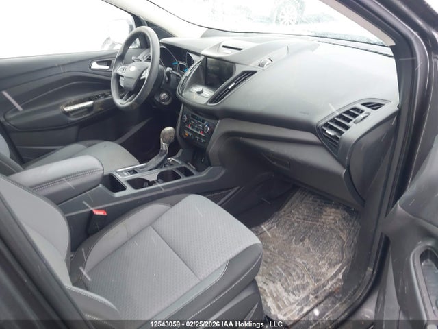 Продажа на аукционе авто 2017 Ford Escape Se, vin: 1FMCU0GD1HUB69826, номер лота: 12543059