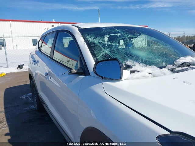 KM8J2CA40MU322889 Hyundai Tucson Essential Awd