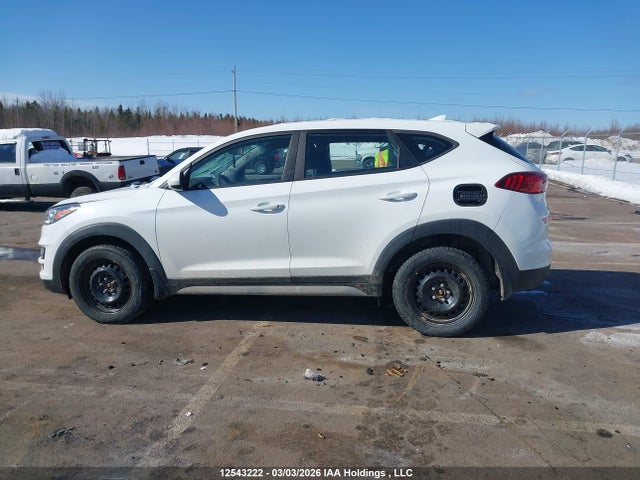 KM8J2CA40MU322889 Hyundai Tucson Essential Awd