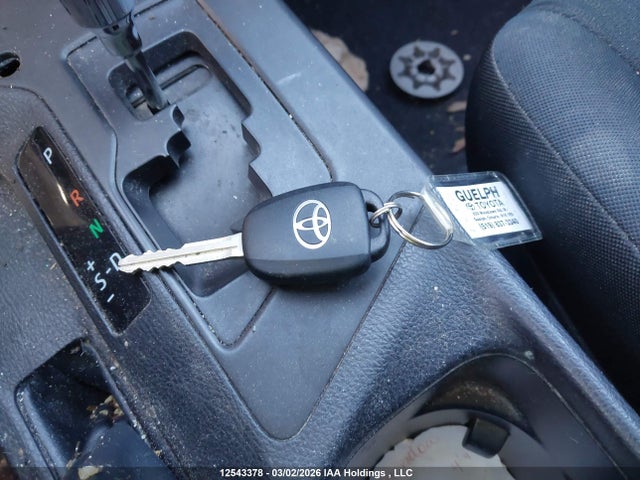 2T3ZFREV2JW521751 Toyota RAV4 LE