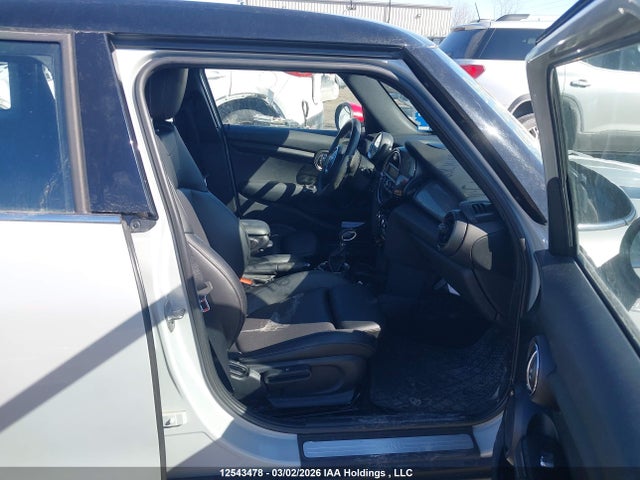WMWXU1C51G2E16959 Mini 5 Door Cooper