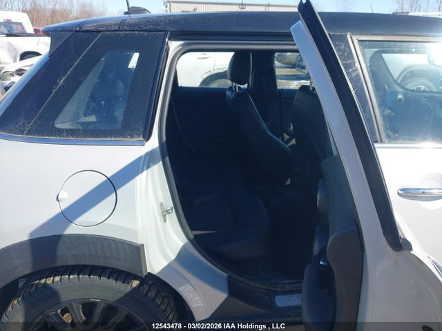 WMWXU1C51G2E16959 Mini 5 Door Cooper
