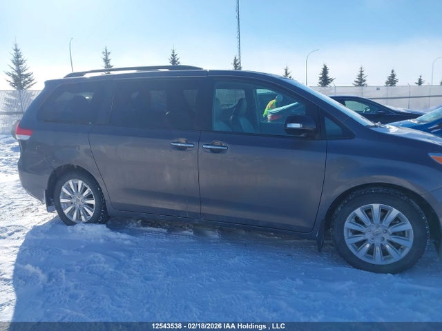 12543538 :رقم المزاد ، 5TDDK3DC5DS068086 vin ، 2013 Toyota Sienna Xle 7 Passenger مزاد بيع