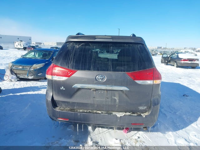 12543538 :رقم المزاد ، 5TDDK3DC5DS068086 vin ، 2013 Toyota Sienna Xle 7 Passenger مزاد بيع