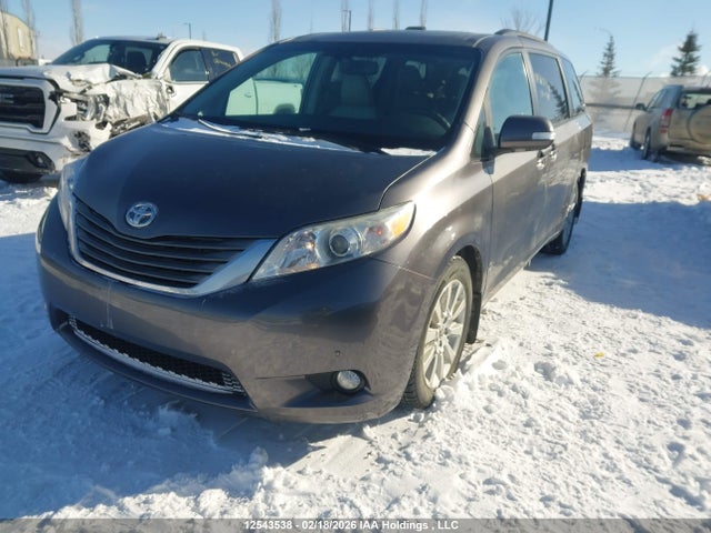 12543538 :رقم المزاد ، 5TDDK3DC5DS068086 vin ، 2013 Toyota Sienna Xle 7 Passenger مزاد بيع