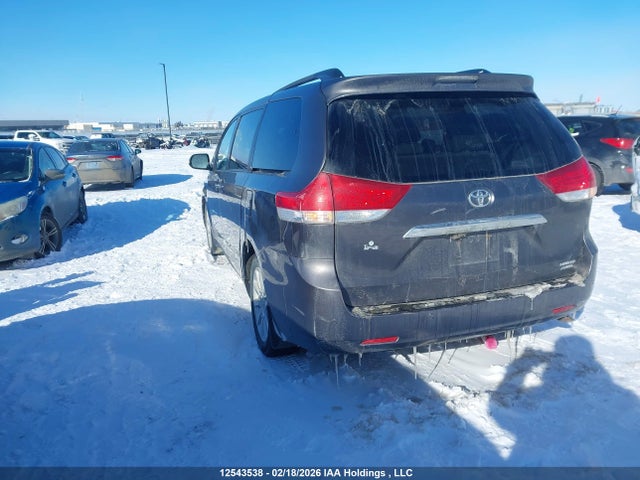 12543538 :رقم المزاد ، 5TDDK3DC5DS068086 vin ، 2013 Toyota Sienna Xle 7 Passenger مزاد بيع