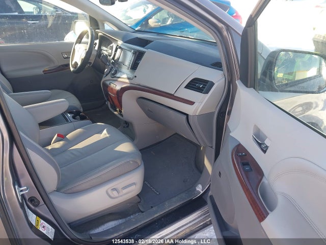 12543538 :رقم المزاد ، 5TDDK3DC5DS068086 vin ، 2013 Toyota Sienna Xle 7 Passenger مزاد بيع