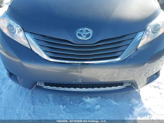 12543538 :رقم المزاد ، 5TDDK3DC5DS068086 vin ، 2013 Toyota Sienna Xle 7 Passenger مزاد بيع