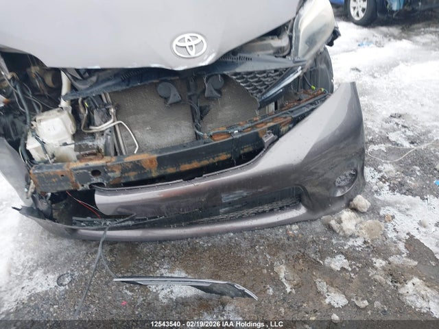 5TDXK3DC4GS737899 Toyota Sienna Se 8 Passenger