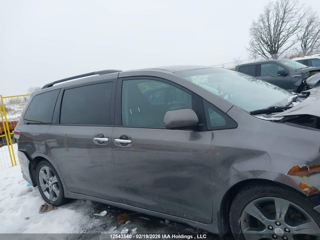 5TDXK3DC4GS737899 Toyota Sienna Se 8 Passenger