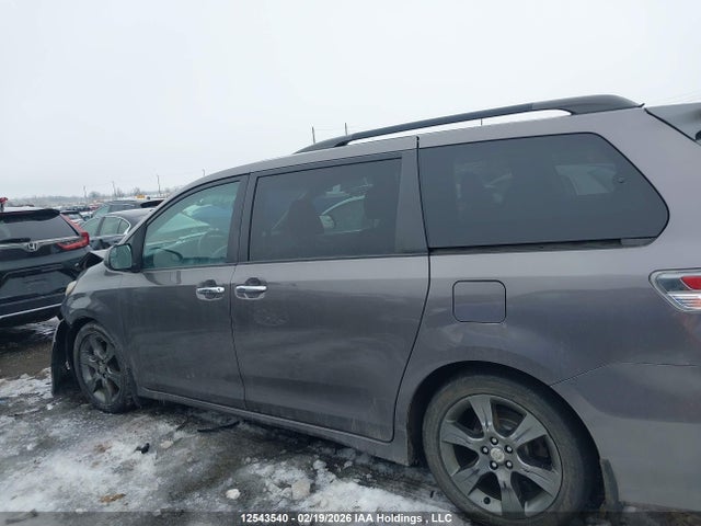 5TDXK3DC4GS737899 Toyota Sienna Se 8 Passenger