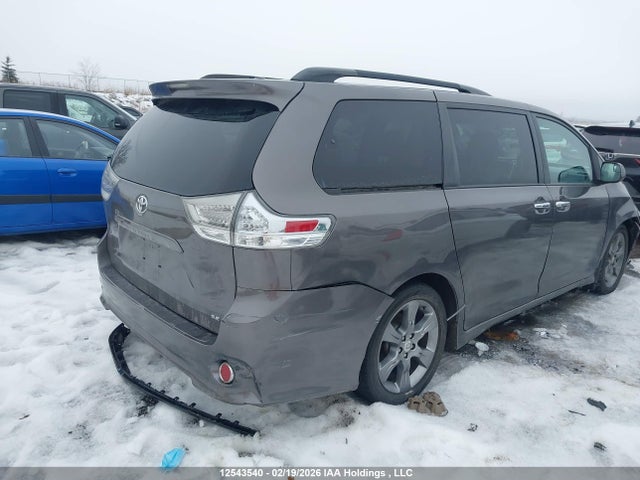 5TDXK3DC4GS737899 Toyota Sienna Se 8 Passenger