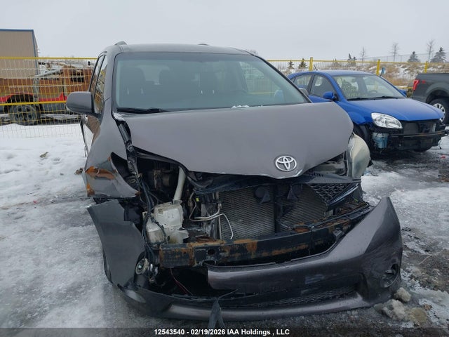 5TDXK3DC4GS737899 Toyota Sienna Se 8 Passenger