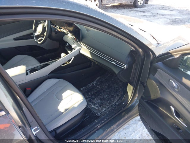 KMHLN4DG9SU913456 Hyundai Elantra Luxury With Two-tone Interior