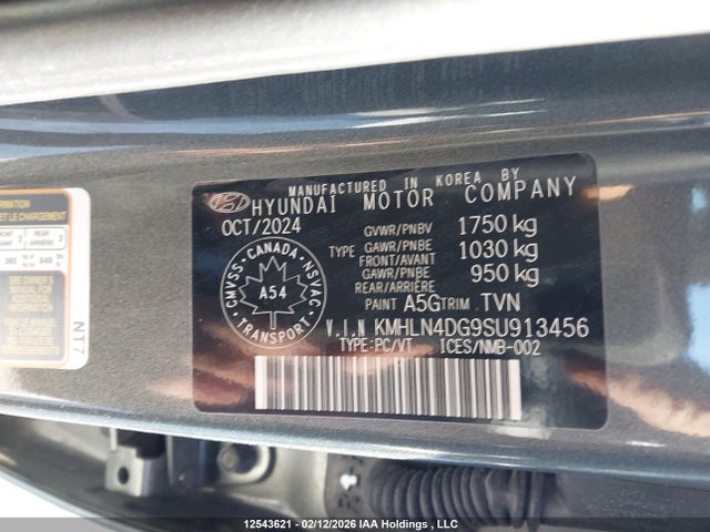 KMHLN4DG9SU913456 Hyundai Elantra Luxury With Two-tone Interior