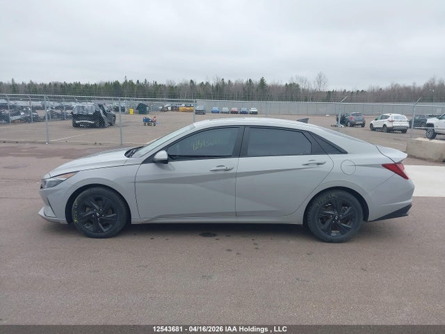 KMHLM4AG9NU246903 Hyundai Elantra Preferred Ivt With Sun And Tech Package
