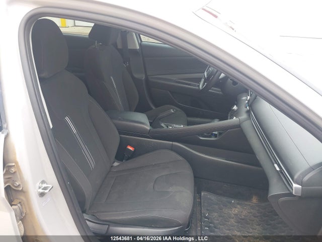 KMHLM4AG9NU246903 Hyundai Elantra Preferred Ivt With Sun And Tech Package