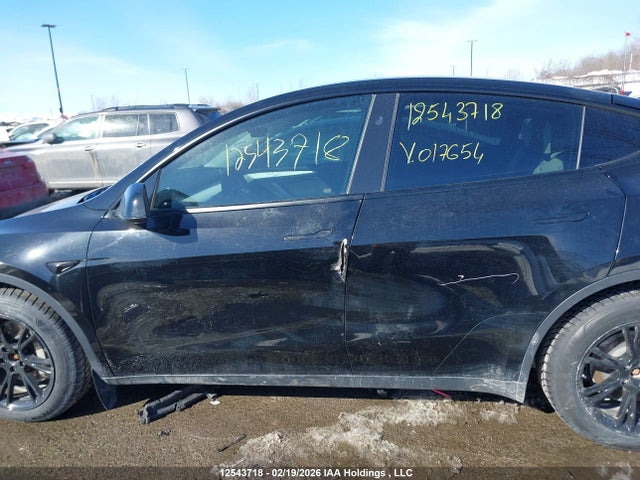 Продажа на аукционе авто 2024 Tesla Model Y, vin: 7SAYGDEE4RF017654, номер лота: 12543718