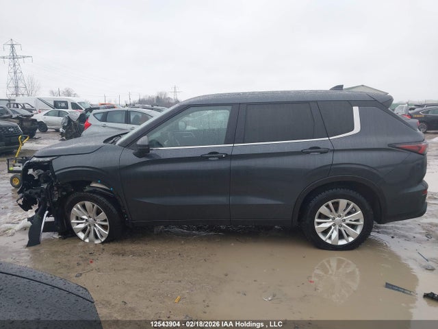 JA4J4UA88SZ626537 Mitsubishi Outlander Es