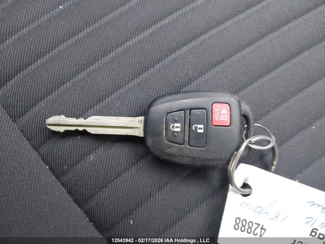 VNKKTUD31JA099944 Toyota YARIS LE