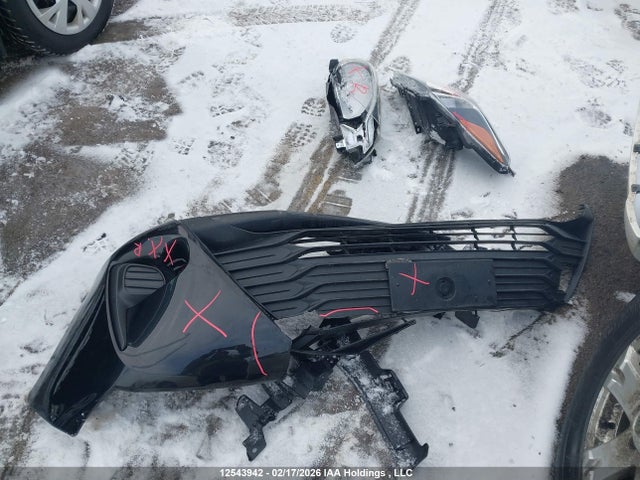 VNKKTUD31JA099944 Toyota YARIS LE