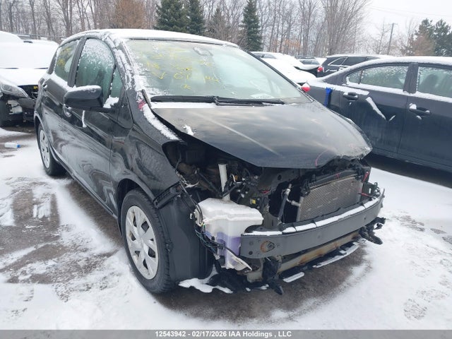 VNKKTUD31JA099944 Toyota YARIS LE