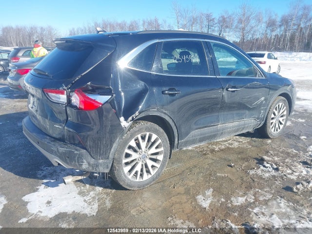 1FMCU9J93NUA68825 Ford Escape Titanium