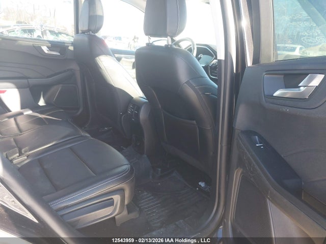 1FMCU9J93NUA68825 Ford Escape Titanium