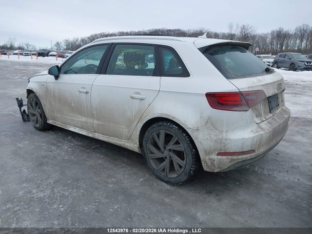 12543976 :رقم المزاد ، WAUTPBFF2GA074053 vin ، 2016 Audi A3 E-tron مزاد بيع