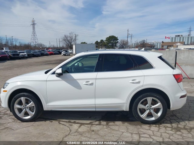 WA1BNAFY8K2050918 Audi Q5 Premium Plus