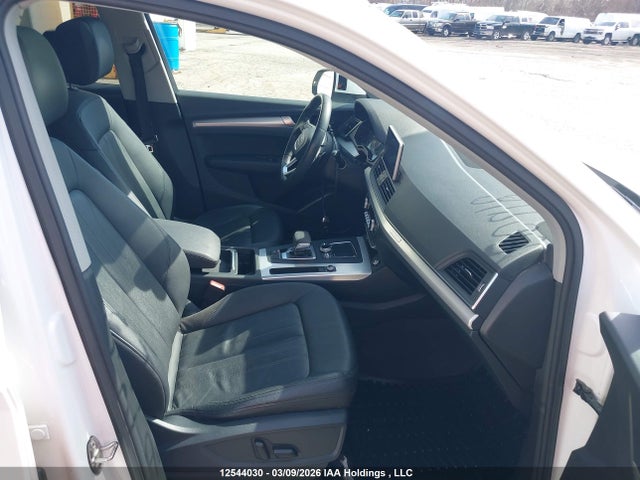 WA1BNAFY8K2050918 Audi Q5 Premium Plus