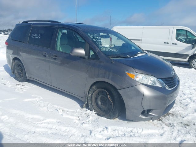 2011 Toyota Sienna Le 8 Passenger მანქანა იყიდება აუქციონზე, vin: 5TDKK3DC3BS146398, აუქციონის ნომერი: 12544052