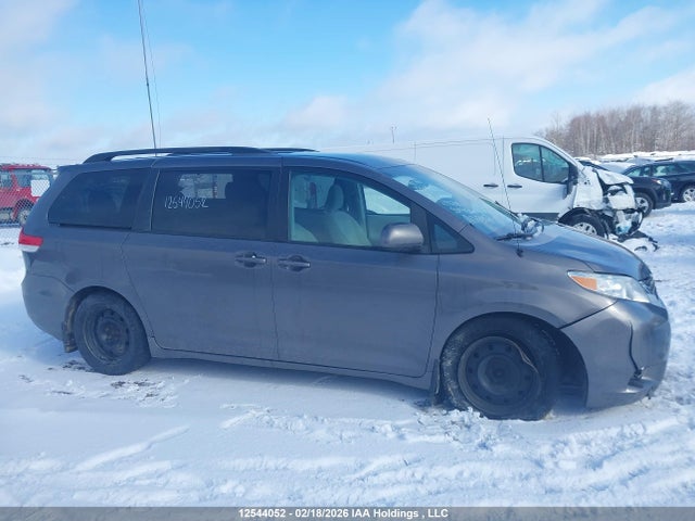 2011 Toyota Sienna Le 8 Passenger მანქანა იყიდება აუქციონზე, vin: 5TDKK3DC3BS146398, აუქციონის ნომერი: 12544052