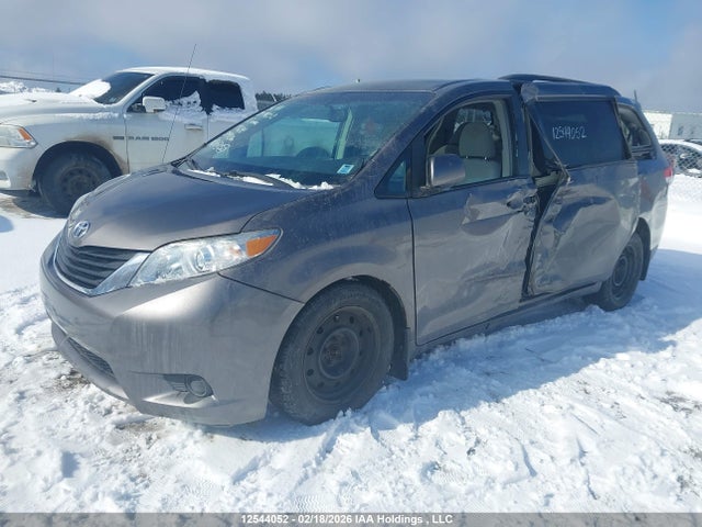 2011 Toyota Sienna Le 8 Passenger მანქანა იყიდება აუქციონზე, vin: 5TDKK3DC3BS146398, აუქციონის ნომერი: 12544052