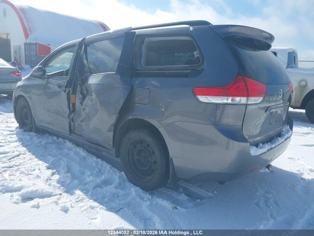2011 Toyota Sienna Le 8 Passenger მანქანა იყიდება აუქციონზე, vin: 5TDKK3DC3BS146398, აუქციონის ნომერი: 12544052