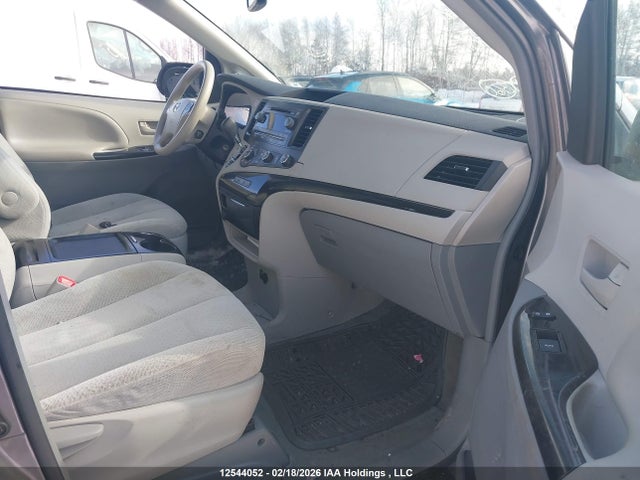 2011 Toyota Sienna Le 8 Passenger მანქანა იყიდება აუქციონზე, vin: 5TDKK3DC3BS146398, აუქციონის ნომერი: 12544052