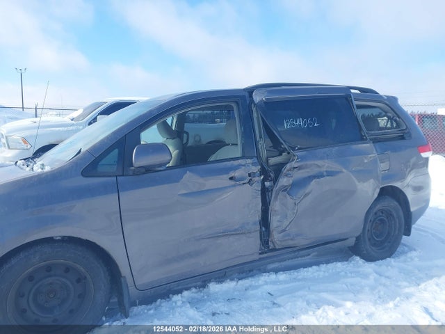 2011 Toyota Sienna Le 8 Passenger მანქანა იყიდება აუქციონზე, vin: 5TDKK3DC3BS146398, აუქციონის ნომერი: 12544052
