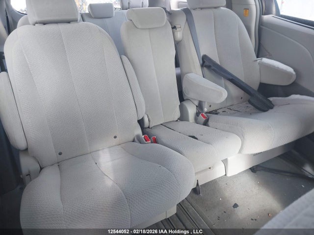 2011 Toyota Sienna Le 8 Passenger მანქანა იყიდება აუქციონზე, vin: 5TDKK3DC3BS146398, აუქციონის ნომერი: 12544052