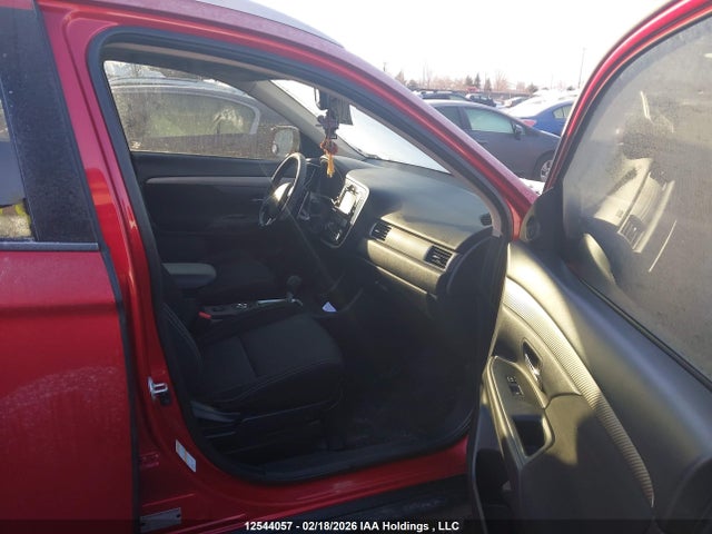 JA4JZ3AX6GZ602909 Mitsubishi Outlander Se