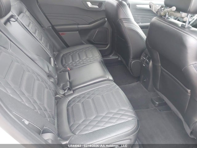 1FMCU9JA6PUA21222 Ford Escape Platinum