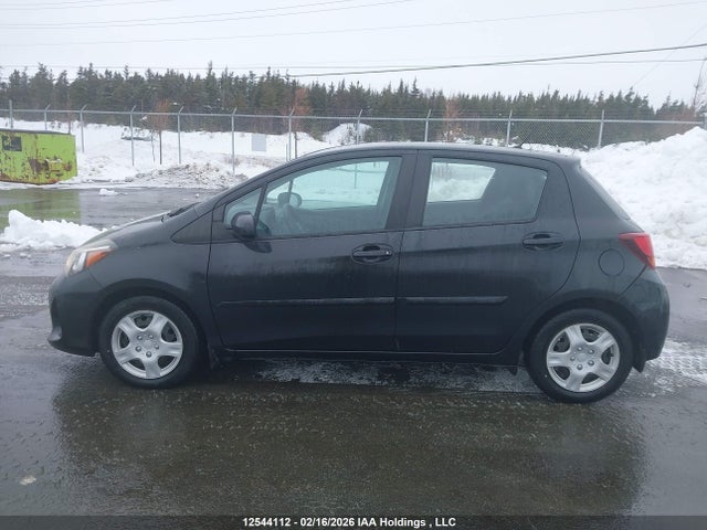 VNKKTUD36FA042324 Toyota YARIS LE
