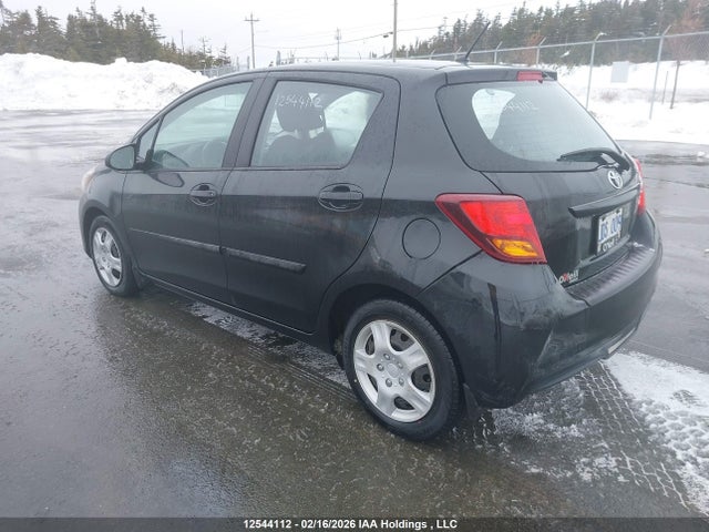 VNKKTUD36FA042324 Toyota YARIS LE
