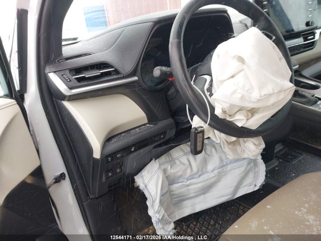 5TDGRKEC0RS189066 Toyota Sienna Xle 8-passenger