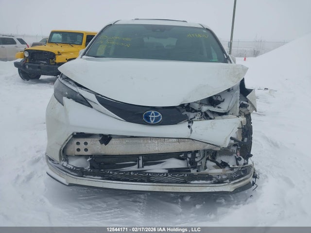 5TDGRKEC0RS189066 Toyota Sienna Xle 8-passenger