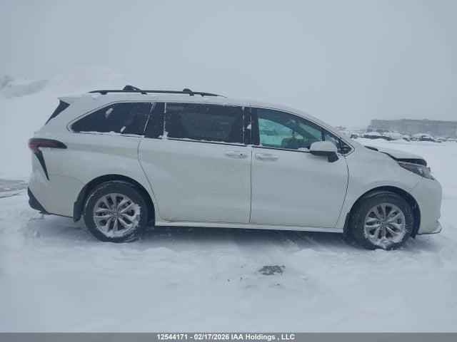 5TDGRKEC0RS189066 Toyota Sienna Xle 8-passenger